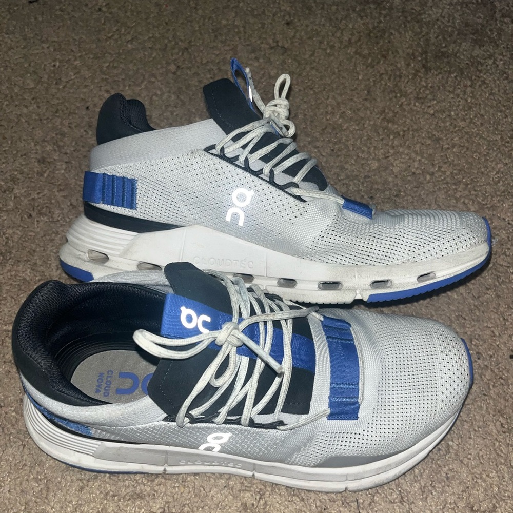 ON CLOUD NOVAS women’s size 8